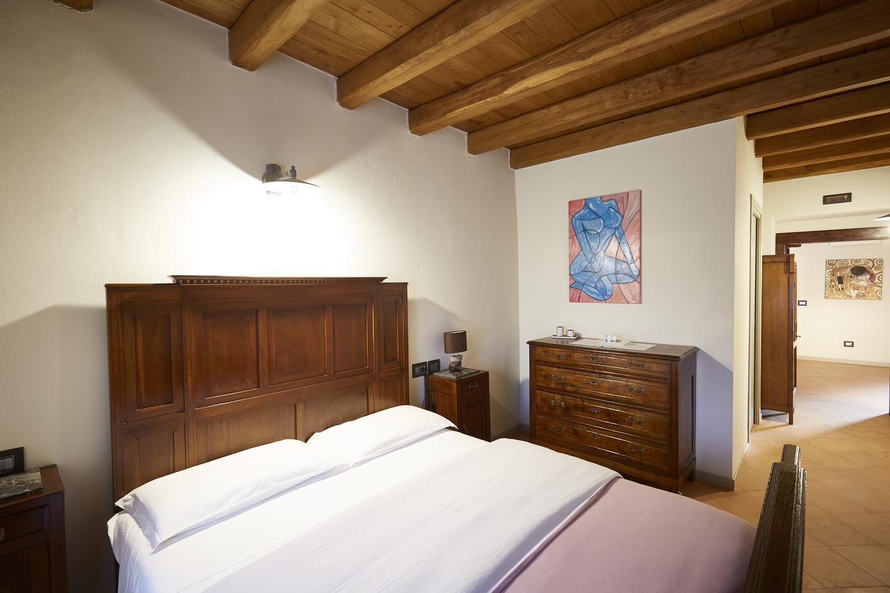 Monasterolo del Castello Palazzo Eleonora B&B 외부 사진
