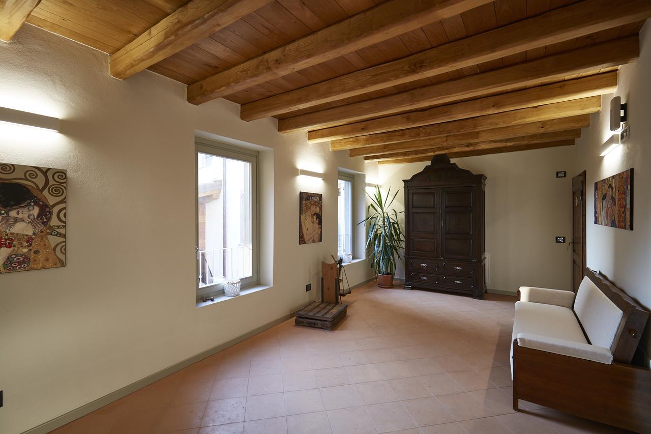 Monasterolo del Castello Palazzo Eleonora B&B 외부 사진
